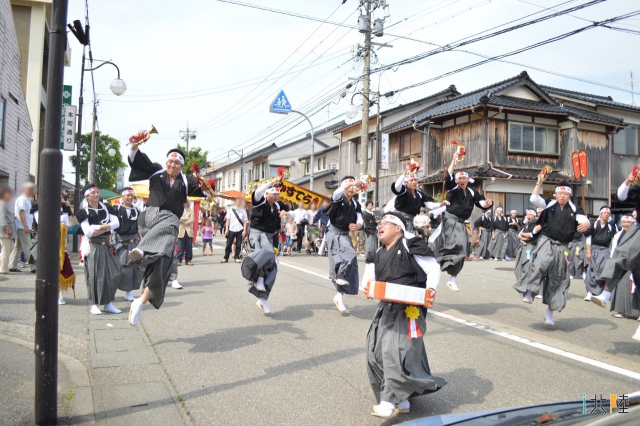 三百年の歴史、美川おかえり祭りの様子